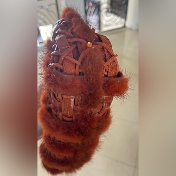 Vintage rare Nancy Gonzales crocodile weaved orange bag with fox fur trimming. - Picture 8 of 10